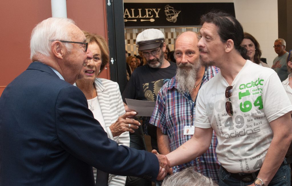 M. Jean Coutu et sa famille rendent visite à la Mission Old Brewery