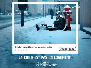 Publicité : homme assis dans la neige, avec texte par dessus disant 