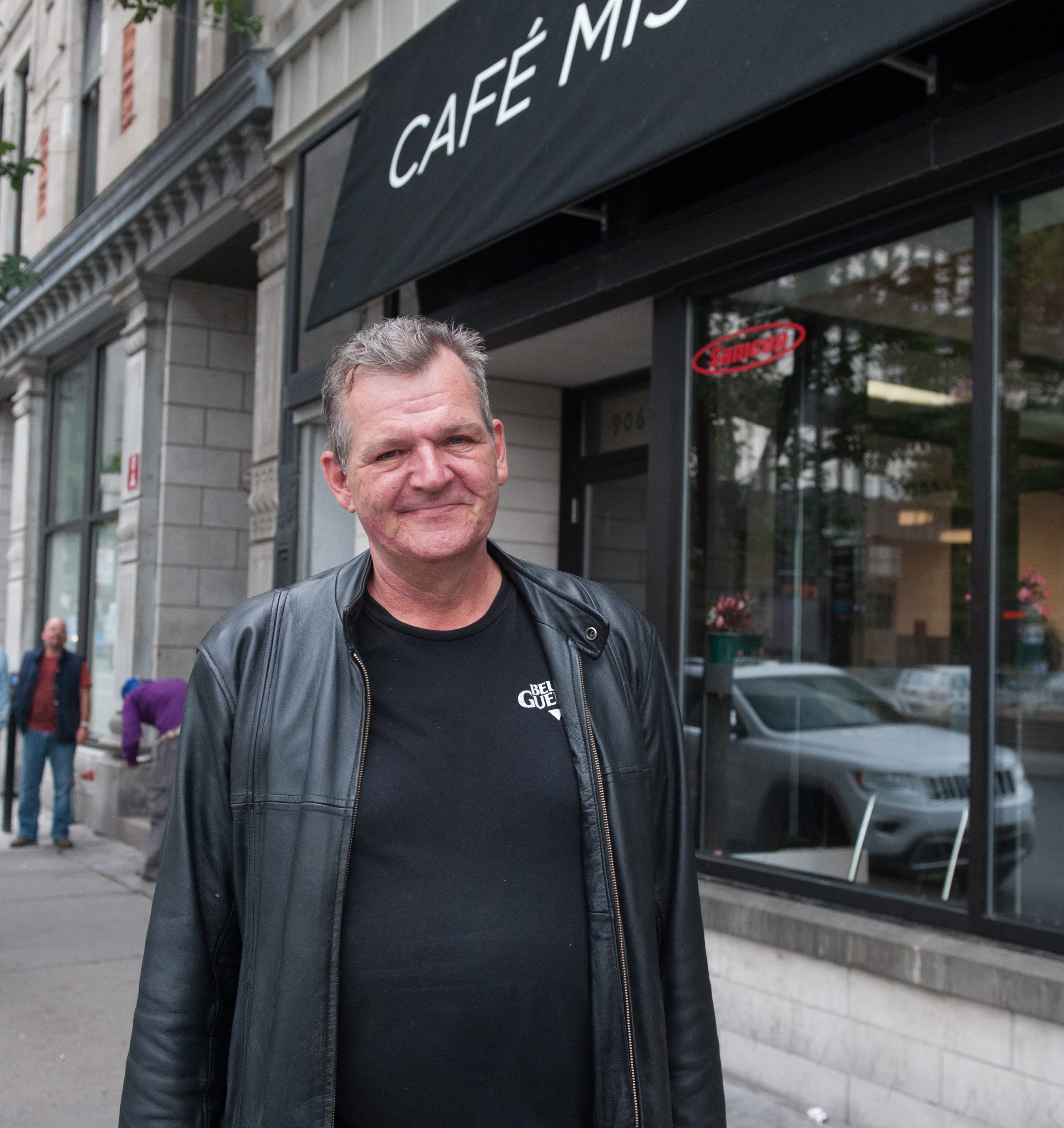 Daniel, a veteran in Montreal, seeks help from the Old Brewery Mission to rebuild his new life as a civilian.